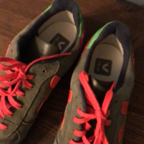 Veja V-10 Bastille Trainers in Olive and Black - Picture 12 of 14